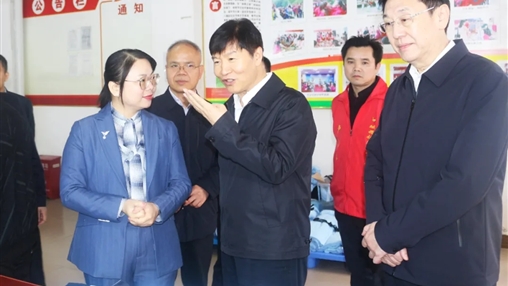 廣西壯族自治區黨委委員、常委、副書(shū)記劉小明蒞臨百裕集團環(huán)江車(chē)間調研