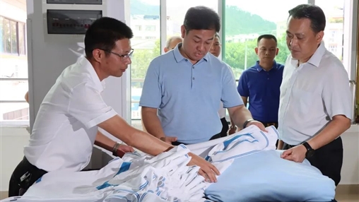 梧州市市委常委、統戰部部長(cháng)何世恰蒞臨百裕集團調研指導